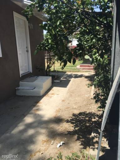 Main picture of 1704 1/2 W 59th St