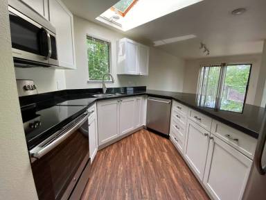 Main picture of 231 26th Ave E