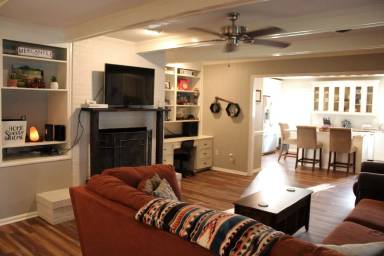 Main picture of 2450 Belcher Dr