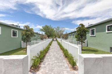 Main picture of 401 E Merlayne Dr