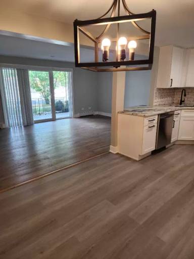 Main picture of 9421 S Roberts Rd