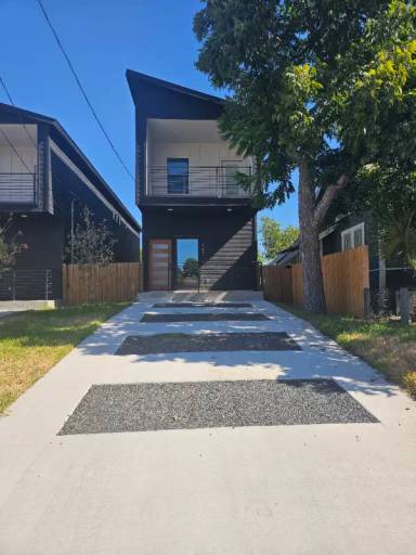Main picture of 325 Porter St