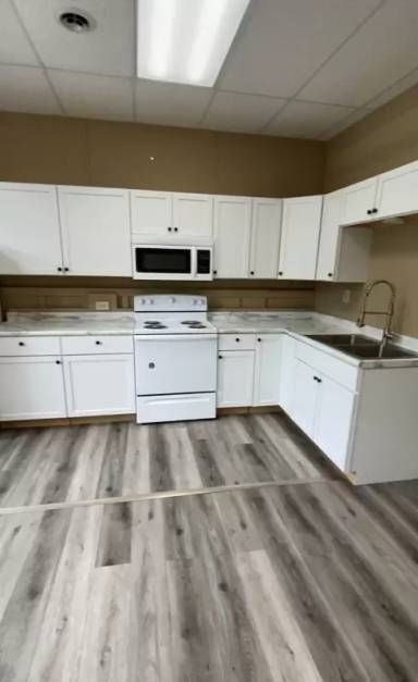 Main picture of 122 1/2 E Morrison St