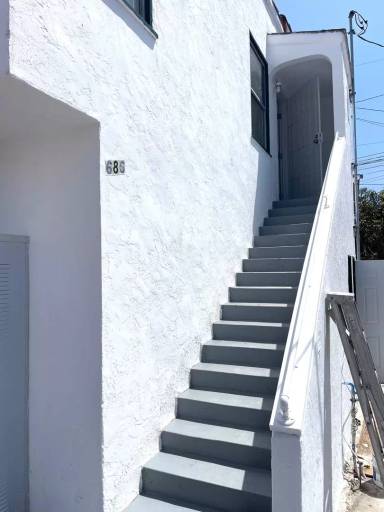 Main picture of 686 W 16th St