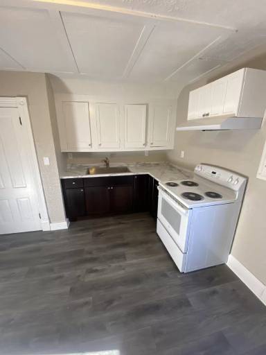 Main picture of 142 Baker St W