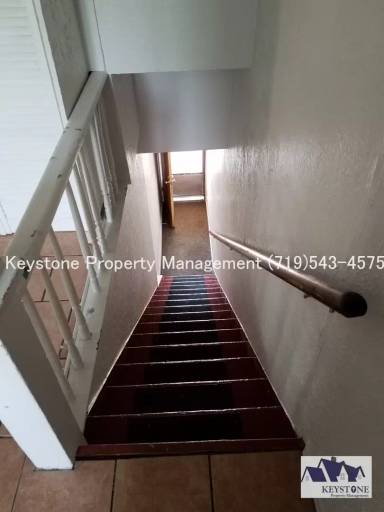 Main picture of 411 1/2 W 12th St