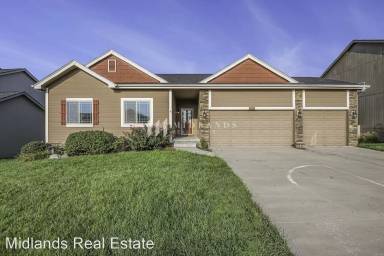 Main picture of 14704 S 22nd St