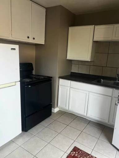 Main picture of 2710 E 3rd St