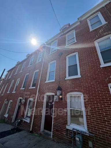 Main picture of 236 W Mifflin St