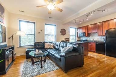 Main picture of 1707 N Paulina St