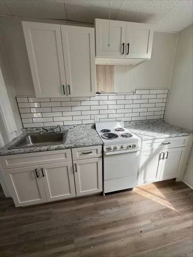 Main picture of 2411 Fox Ave