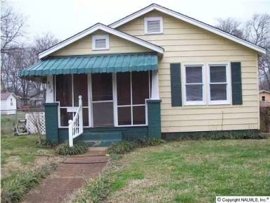 Main picture of 402 Humes Ave NE