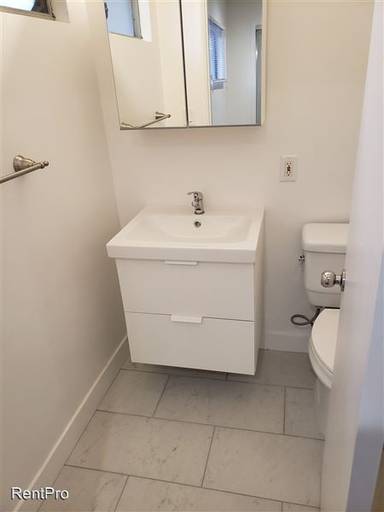 Main picture of 2921 Arizona Ave