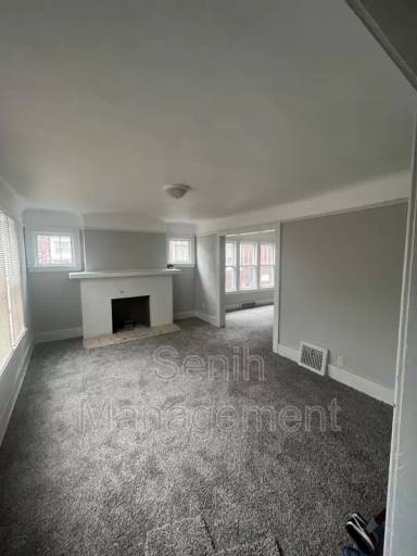 Main picture of 5342 Oregon St