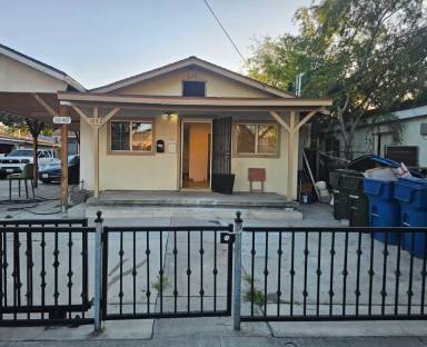 Main picture of 1042 Hollister St