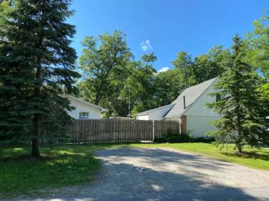 Main picture of 944 Juniper St