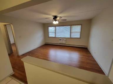 Main picture of 713 Lake St