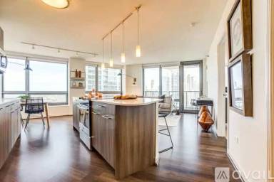 Main picture of 300 W Hubbard St