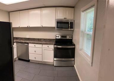 Main picture of 1433 W 2nd St