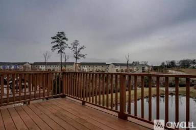 Main picture of 868 Queen City Cres