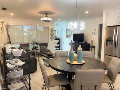 Main picture of 2440 Emerson Cir