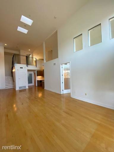 Main picture of Moorpark Lofts