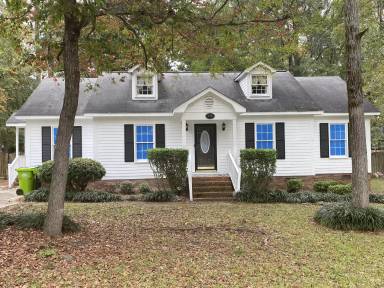 Main picture of 100 Parlock Ct