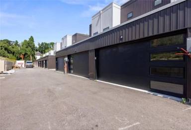 Main picture of 136 Burrows St