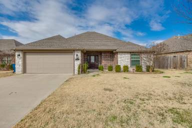 Main picture of 1104 SW Horizon St