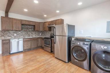 Main picture of 441 NW 28th St