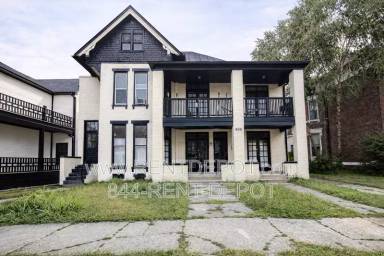 Main picture of 800 SE 2nd St