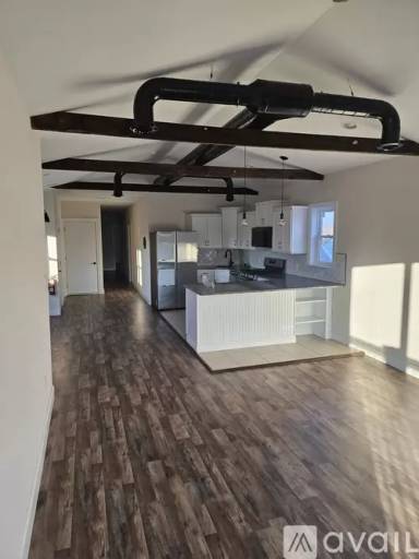Main picture of 587 Bath St