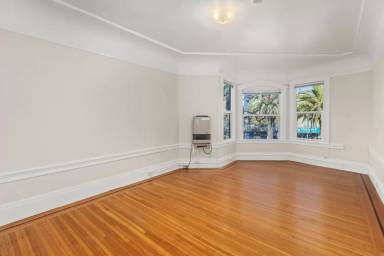 Main picture of 2341 Market St