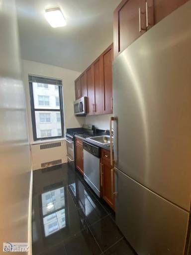 Main picture of 440 E 78th St