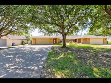Main picture of 609 Williamsburg Ct