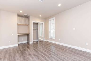 Main picture of 1510 S Manhattan Pl