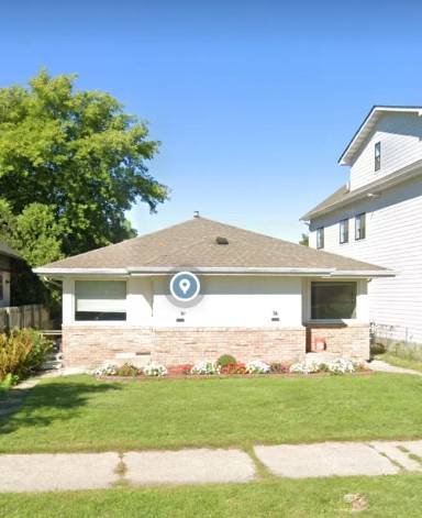 Main picture of 877 23rd Ave SE