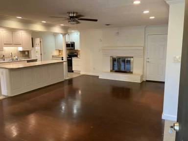 Main picture of 2310 Redbud Ln