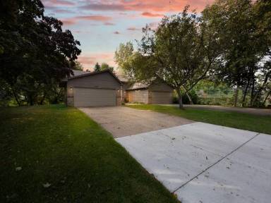 Main picture of 5535 Lindsay St