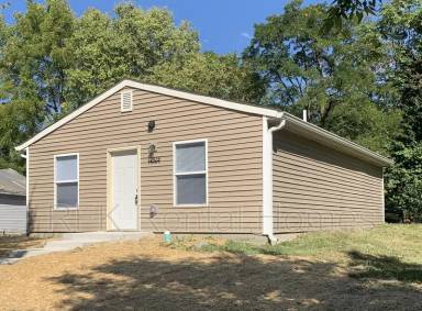 Main picture of 2439 N Oxford St