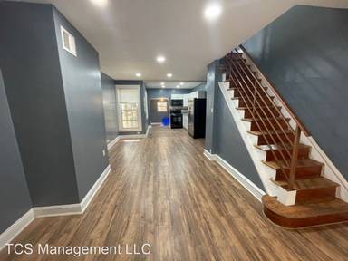 Main picture of 2240 E Monmouth St