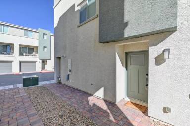 Main picture of 3736 Enchanted Sky St