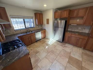Main picture of 921 Dartmouth Dr NE