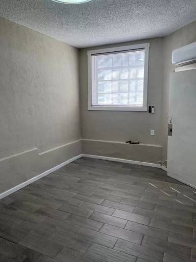 Main picture of 601 E Father Rahm Ave