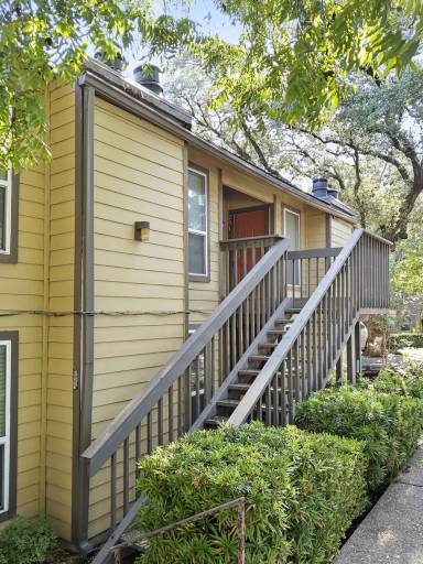 Main picture of 1000 W 26th St