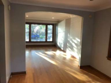 Main picture of 8825 S Oglesby Ave