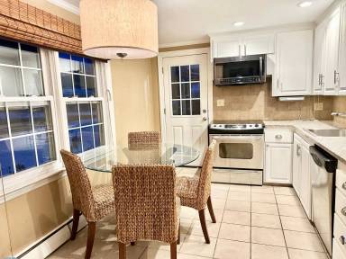 Main picture of 6 W Commonwealth Dr