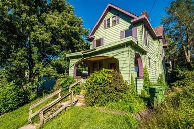 Main picture of 205 Gordon St