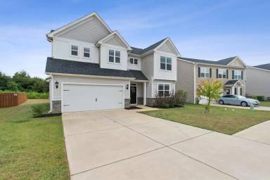 Main picture of 152 Savannah Wood Rd