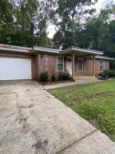 Main picture of 806 Dogwood Ct